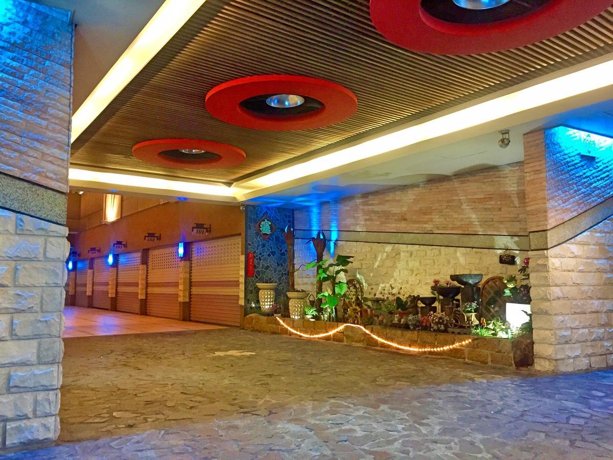 Spring Breeze Boutique Motel Kaohsiung Bagian luar foto